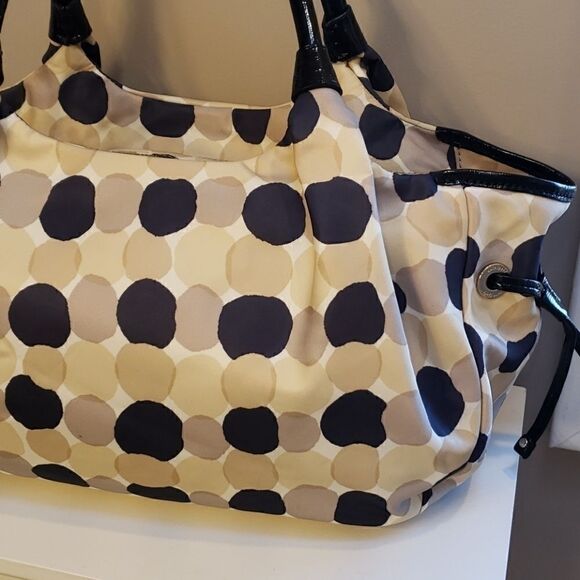 Kate SPADE STEVIE STRAWBERRY BANKE SHOULDER BAG, IVORY BAG WITH BLACK & TAN DOTS - Picture 9 of 16